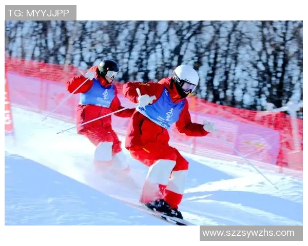 足球宝贝魅力四射的精彩瞬间，展现青春活力与运动激情的完美结合